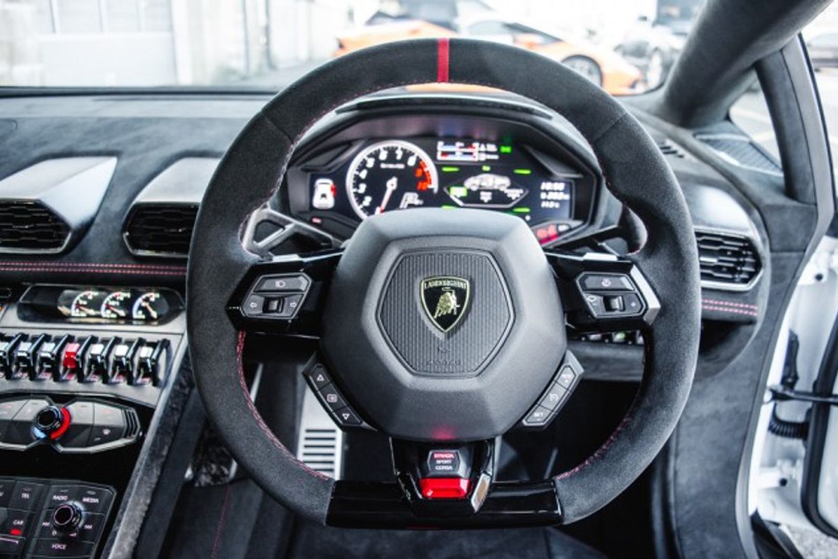 LAMBORGHINI HURACAN COUPE 5.2 LP 640-4 PERFORMANTE 2DR SEMI AUTOMATIC