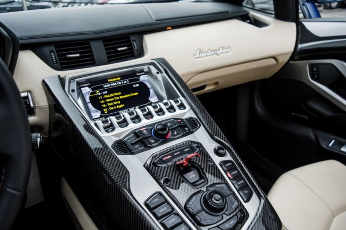 LAMBORGHINI AVENTADOR CONVERTIBLE 6.5 LP 700-4 ROADSTER DMC Molto Veloce
