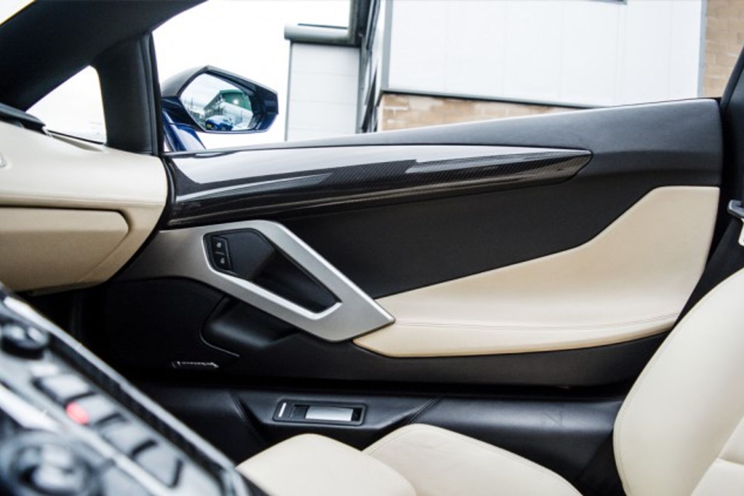 LAMBORGHINI AVENTADOR CONVERTIBLE 6.5 LP 700-4 ROADSTER DMC Molto Veloce