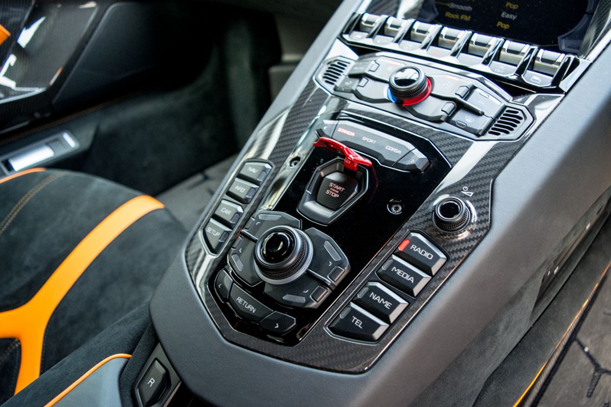 LAMBORGHINI AVENTADOR COUPE 6.5 LP 750-4 SUPERVELOCE 2DR SEMI AUTOMATIC
