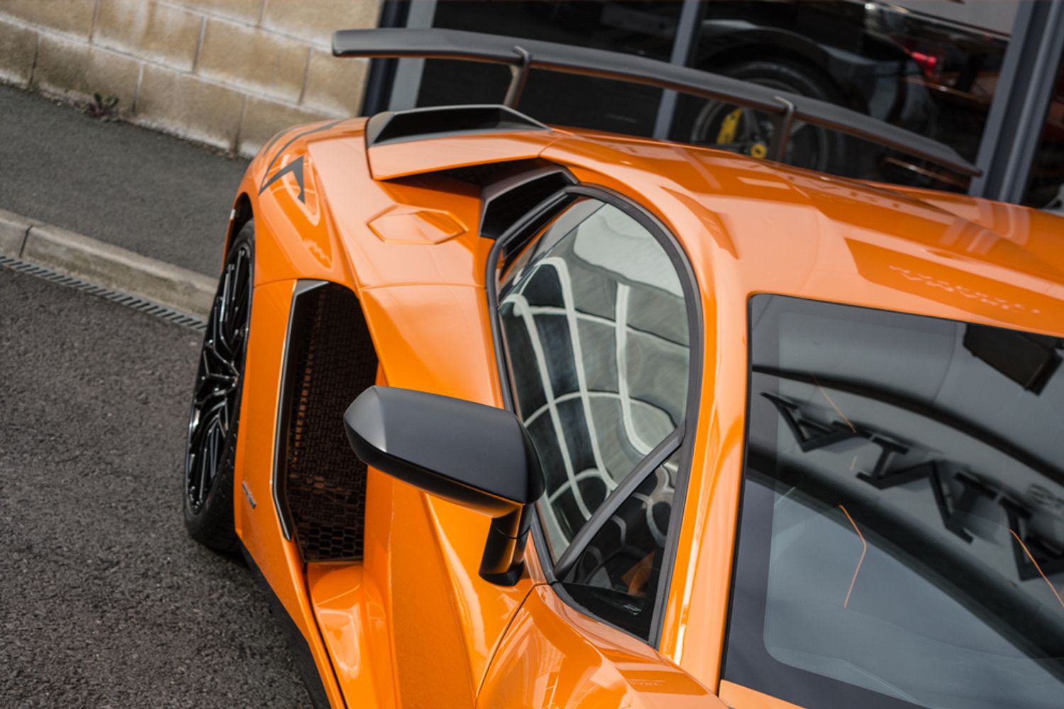 LAMBORGHINI AVENTADOR COUPE 6.5 LP 750-4 SUPERVELOCE 2DR SEMI AUTOMATIC