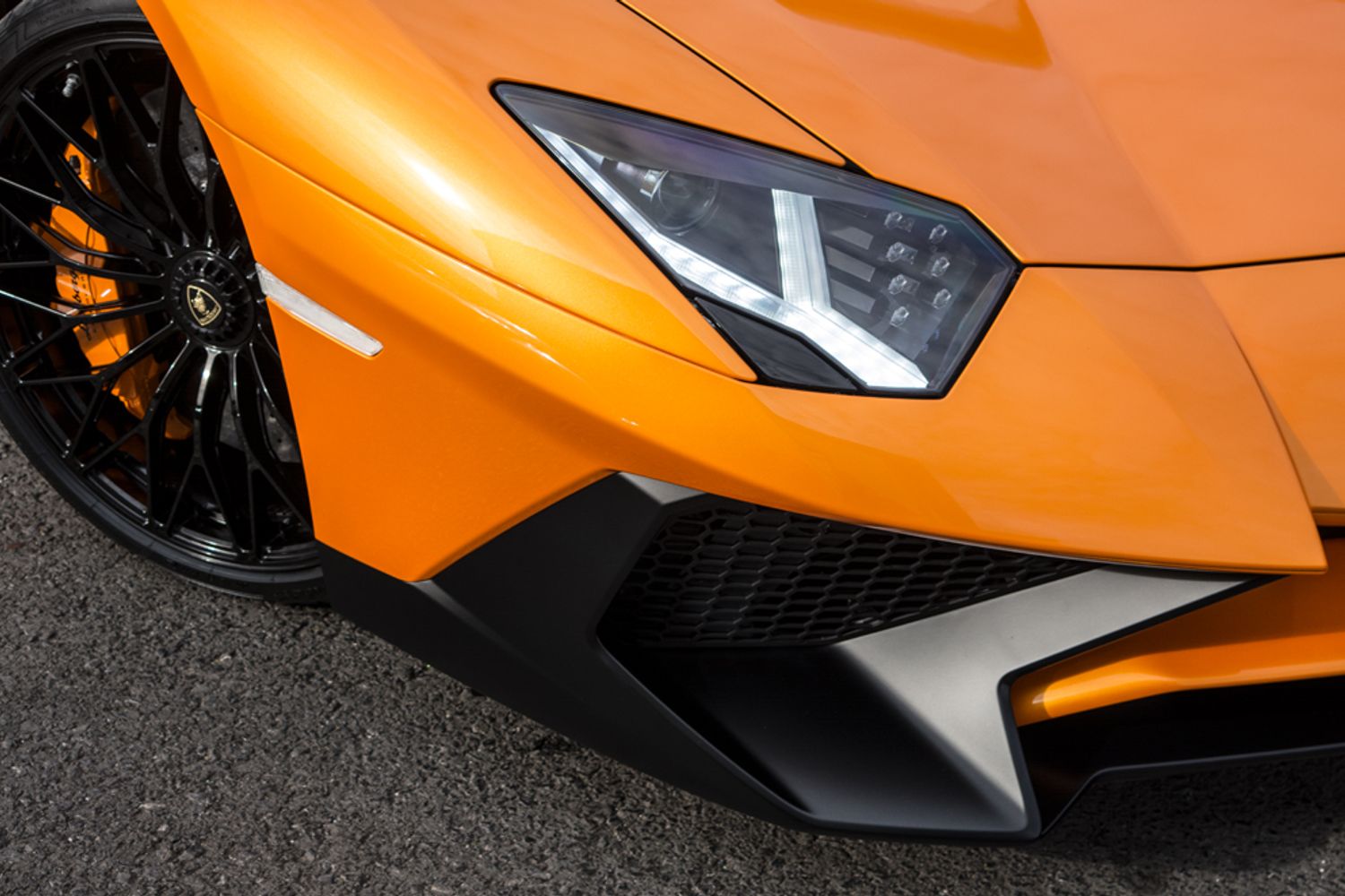 LAMBORGHINI AVENTADOR COUPE 6.5 LP 750-4 SUPERVELOCE 2DR SEMI AUTOMATIC