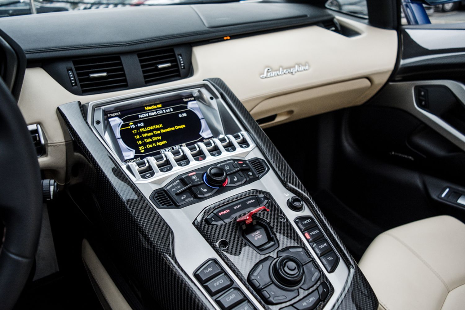 LAMBORGHINI AVENTADOR CONVERTIBLE 6.5 LP 700-4 ROADSTER DMC Molto Veloce