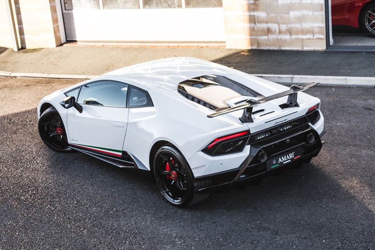 LAMBORGHINI HURACAN COUPE 5.2 LP 640-4 PERFORMANTE 2DR SEMI AUTOMATIC