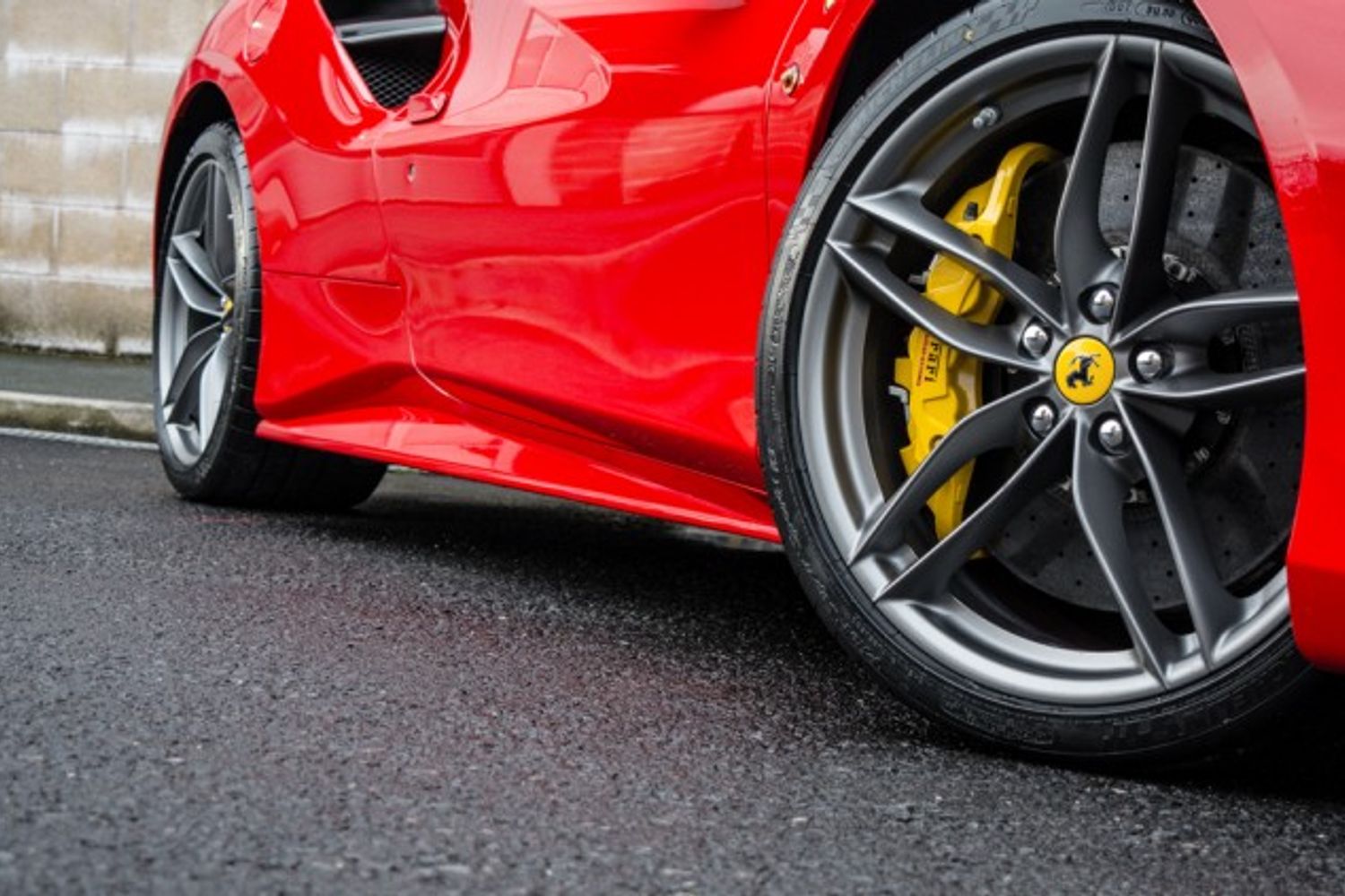 FERRARI 488 CONVERTIBLE 3.9 SPIDER 2DR SEMI AUTOMATIC