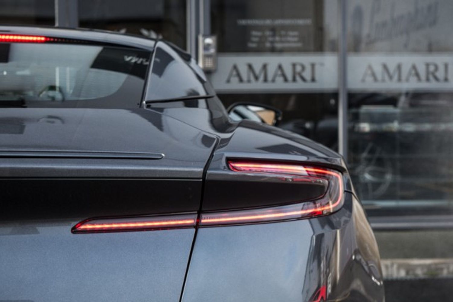 ASTON MARTIN DB11 COUPE 5.2 V12 Launch Edition