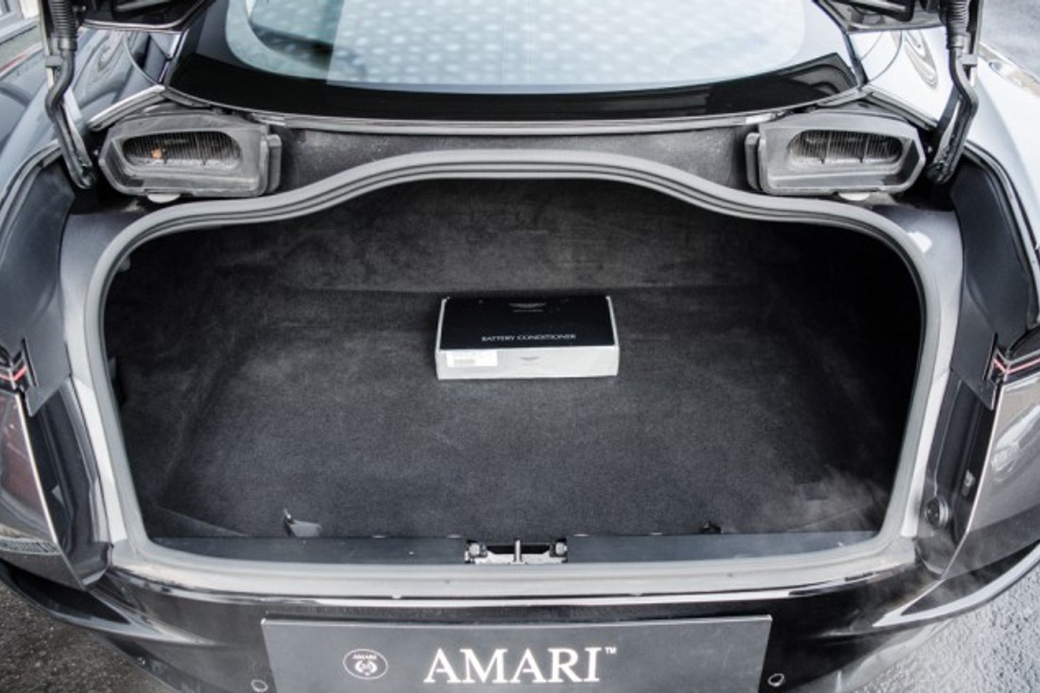 ASTON MARTIN DB11 COUPE 5.2 V12 Launch Edition