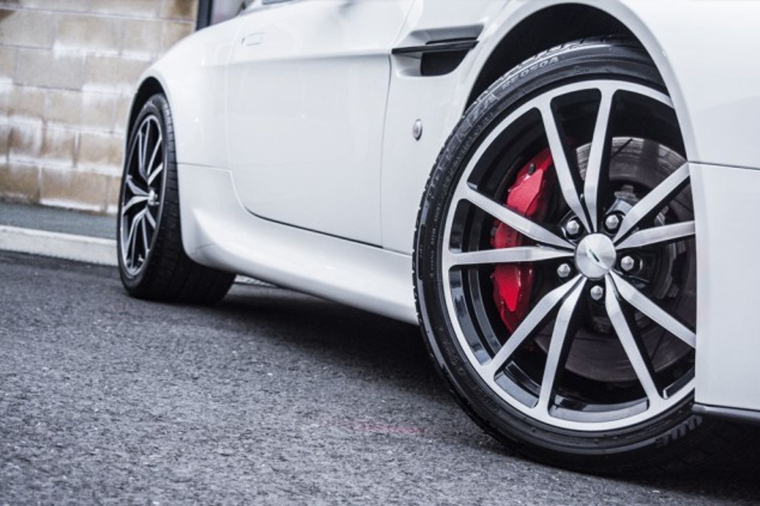 ASTON MARTIN VANTAGE COUPE 4.7 V8 3DR