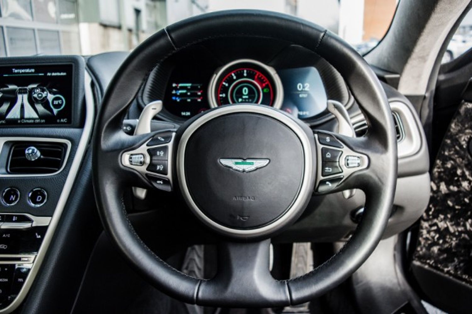 ASTON MARTIN DB11 COUPE 5.2 V12 Launch Edition