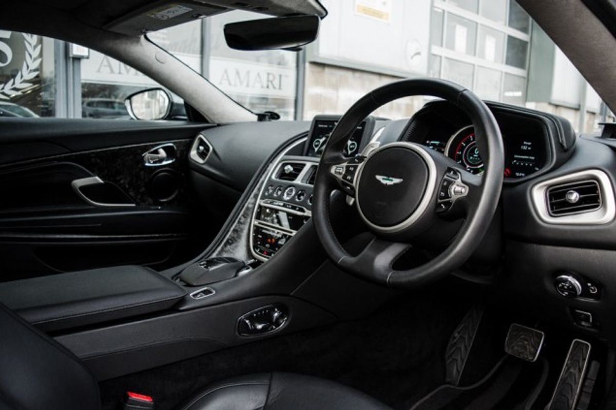 ASTON MARTIN DB11 COUPE 5.2 V12 Launch Edition