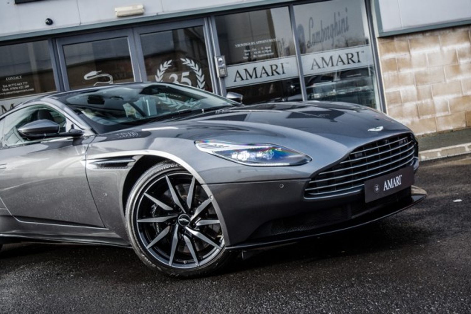 ASTON MARTIN DB11 COUPE 5.2 V12 Launch Edition