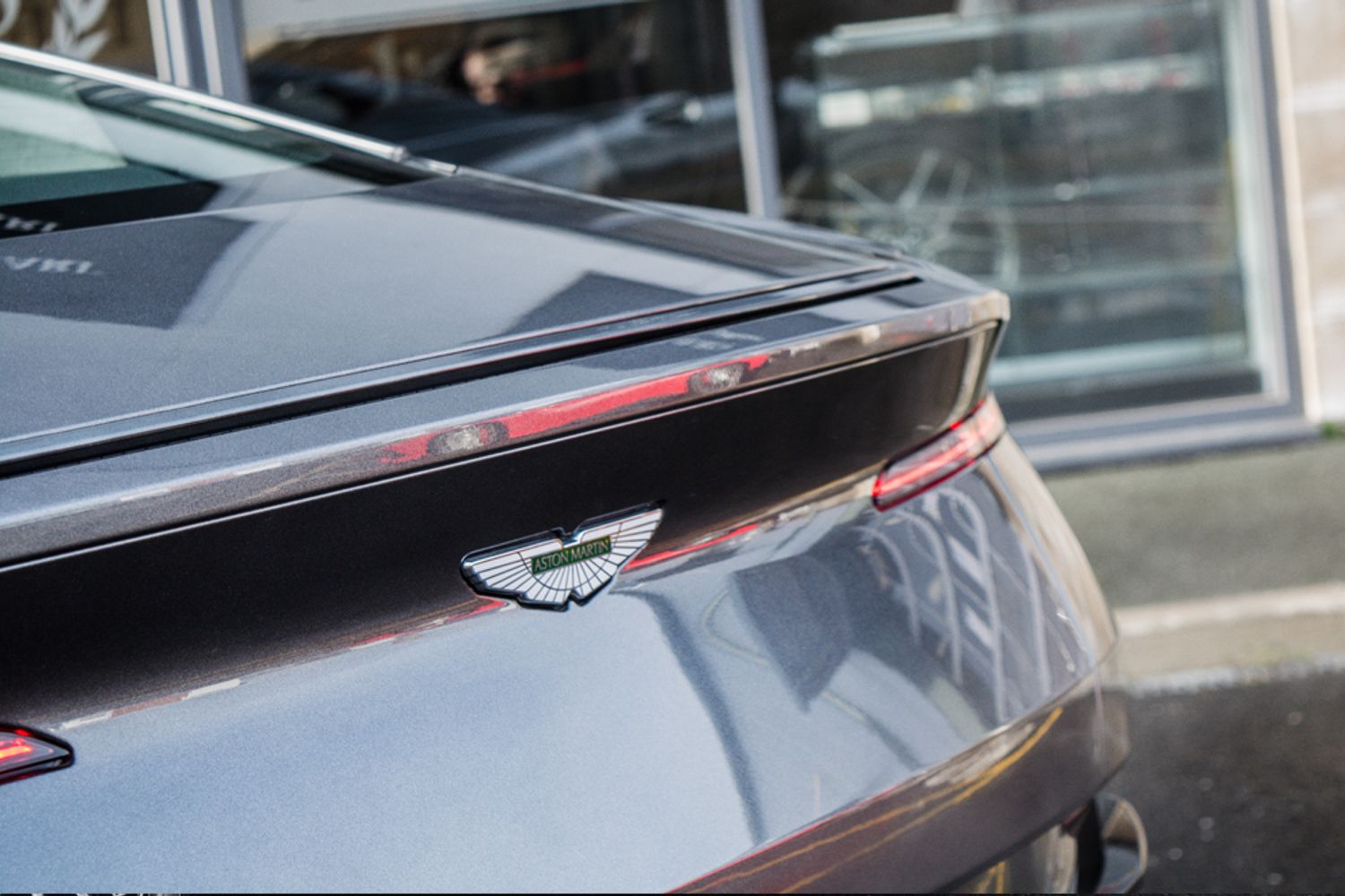 ASTON MARTIN DB11 COUPE 5.2 V12 Launch Edition