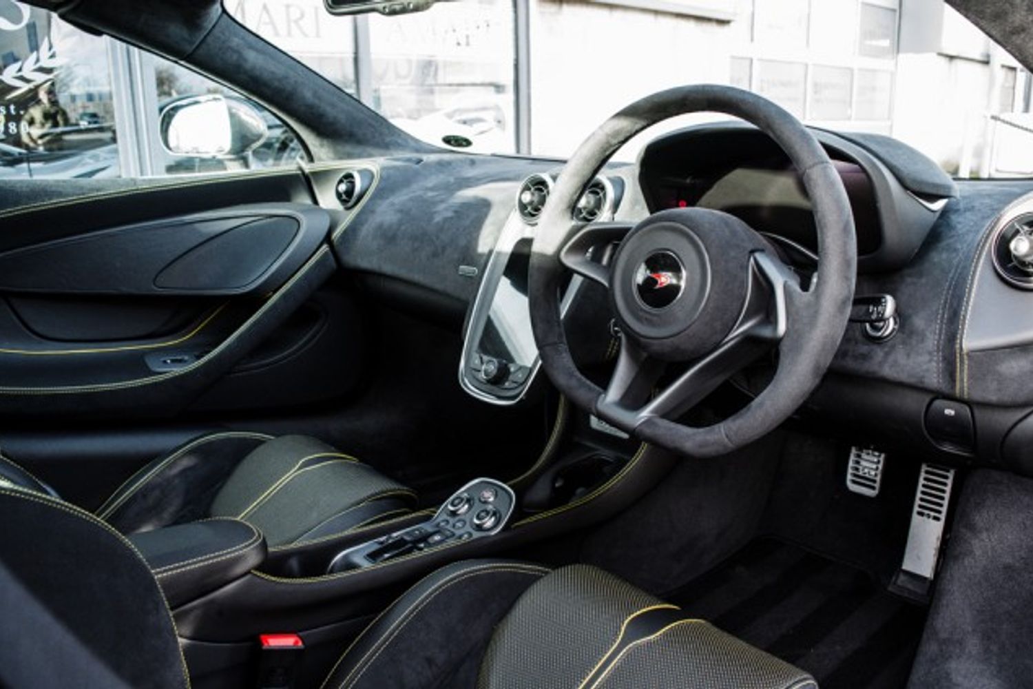 MCLAREN 570S CONVERTIBLE 3.8 V8 SSG 2DR SEMI AUTOMATIC