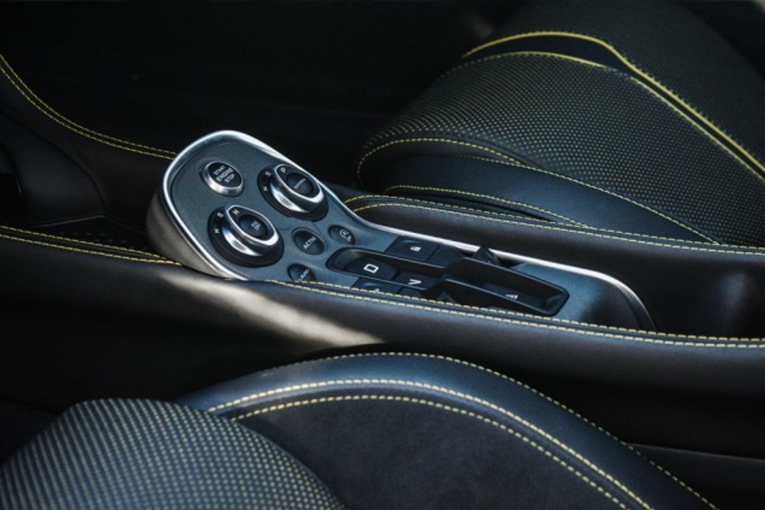 MCLAREN 570S CONVERTIBLE 3.8 V8 SSG 2DR SEMI AUTOMATIC