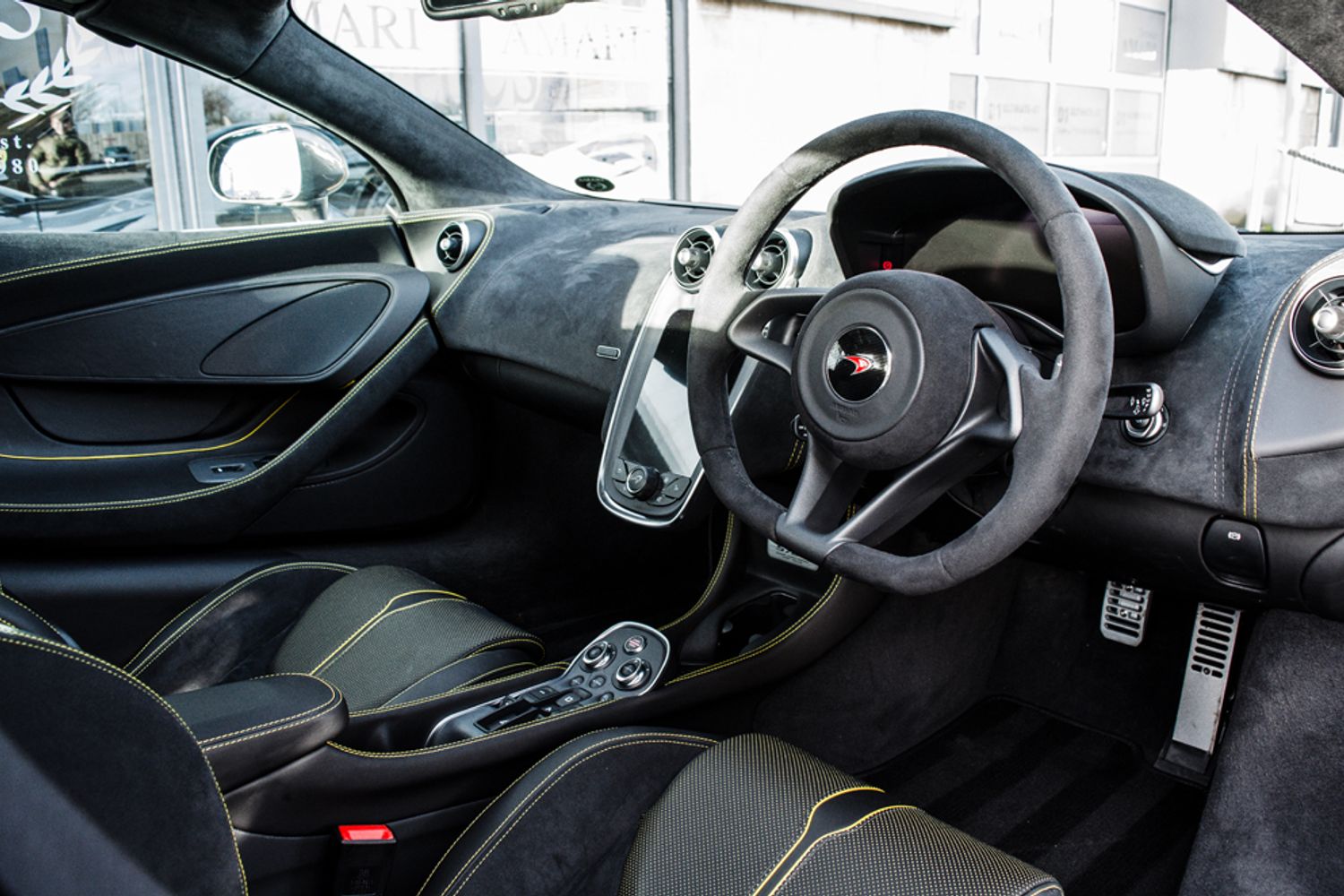 MCLAREN 570S CONVERTIBLE 3.8 V8 SSG 2DR SEMI AUTOMATIC