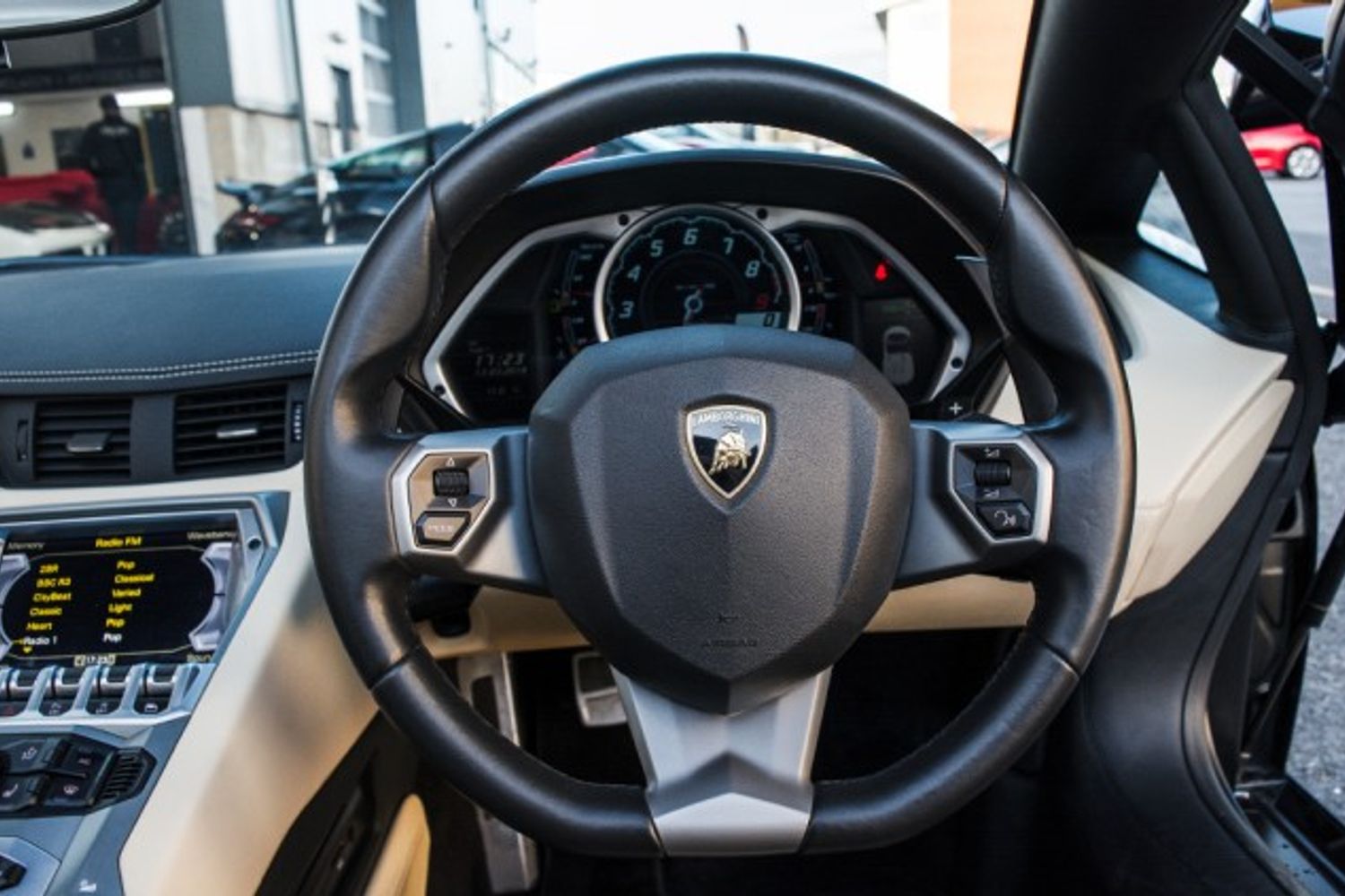 LAMBORGHINI AVENTADOR CONVERTIBLE 6.5 LP 700-4 ROADSTER 2DR SEMI AUTOMATIC