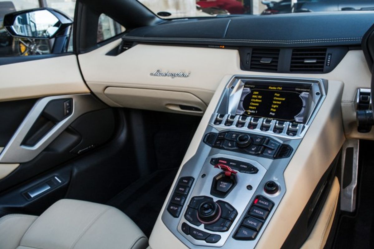 LAMBORGHINI AVENTADOR CONVERTIBLE 6.5 LP 700-4 ROADSTER 2DR SEMI AUTOMATIC