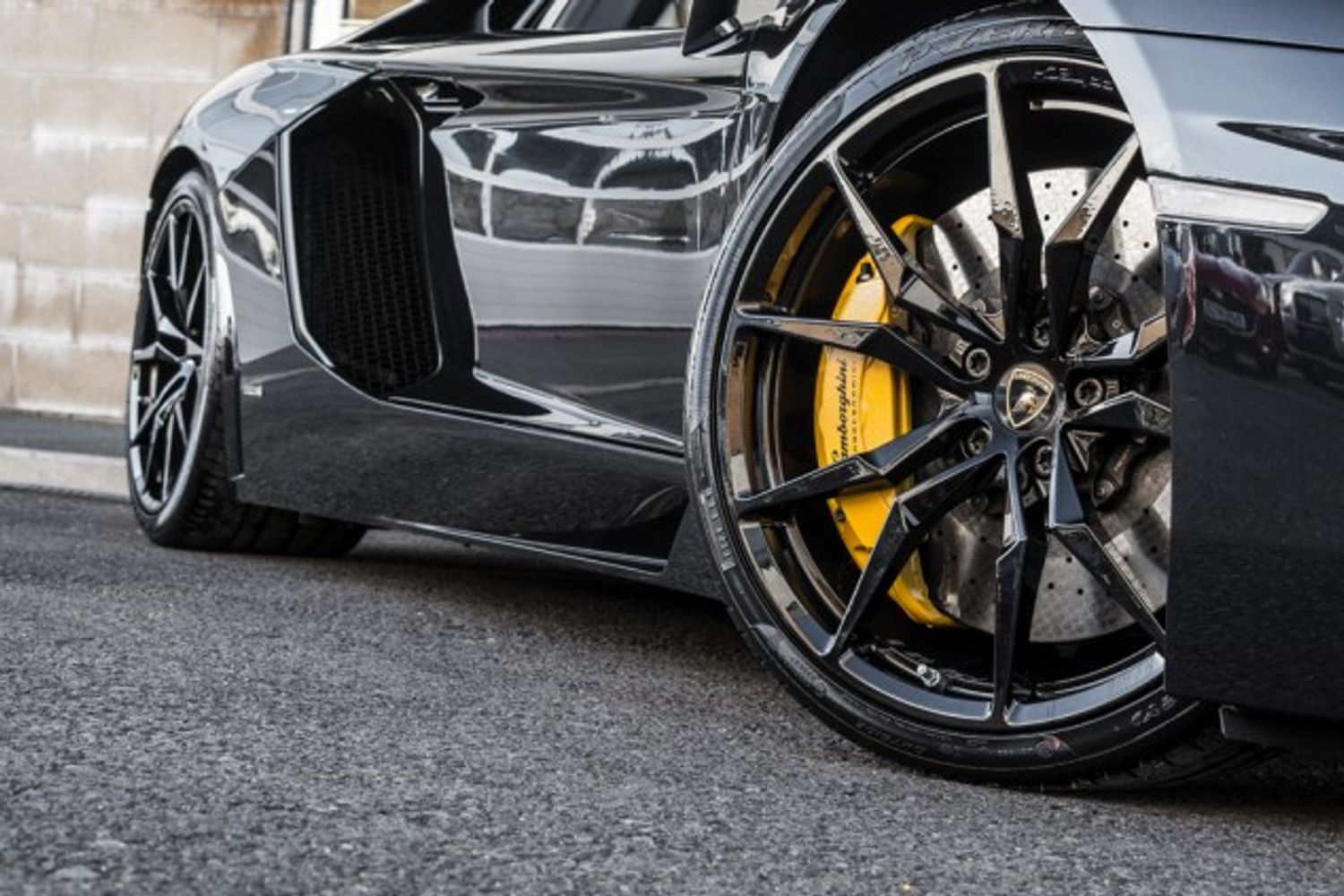 LAMBORGHINI AVENTADOR CONVERTIBLE 6.5 LP 700-4 ROADSTER 2DR SEMI AUTOMATIC