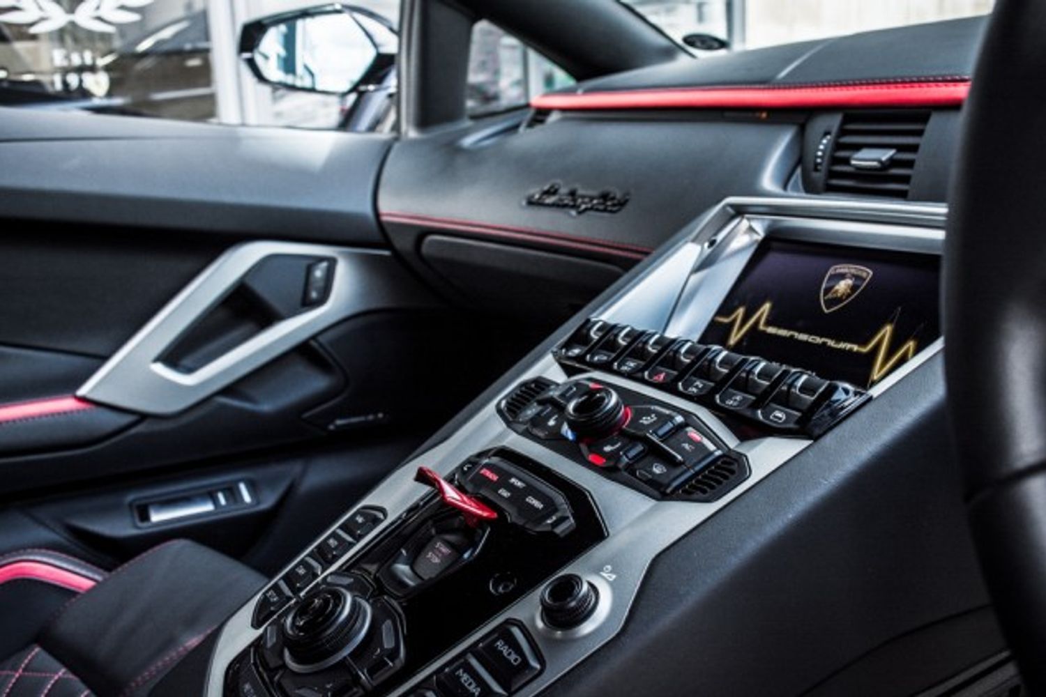 LAMBORGHINI AVENTADOR COUPE 6.5 LP 740-4 S 2DR SEMI AUTOMATIC