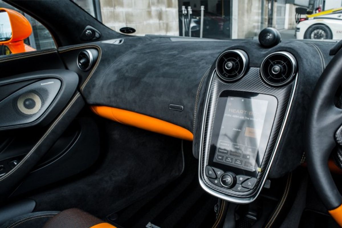 MCLAREN 570S CONVERTIBLE 3.8 V8 SSG 2DR SEMI AUTOMATIC