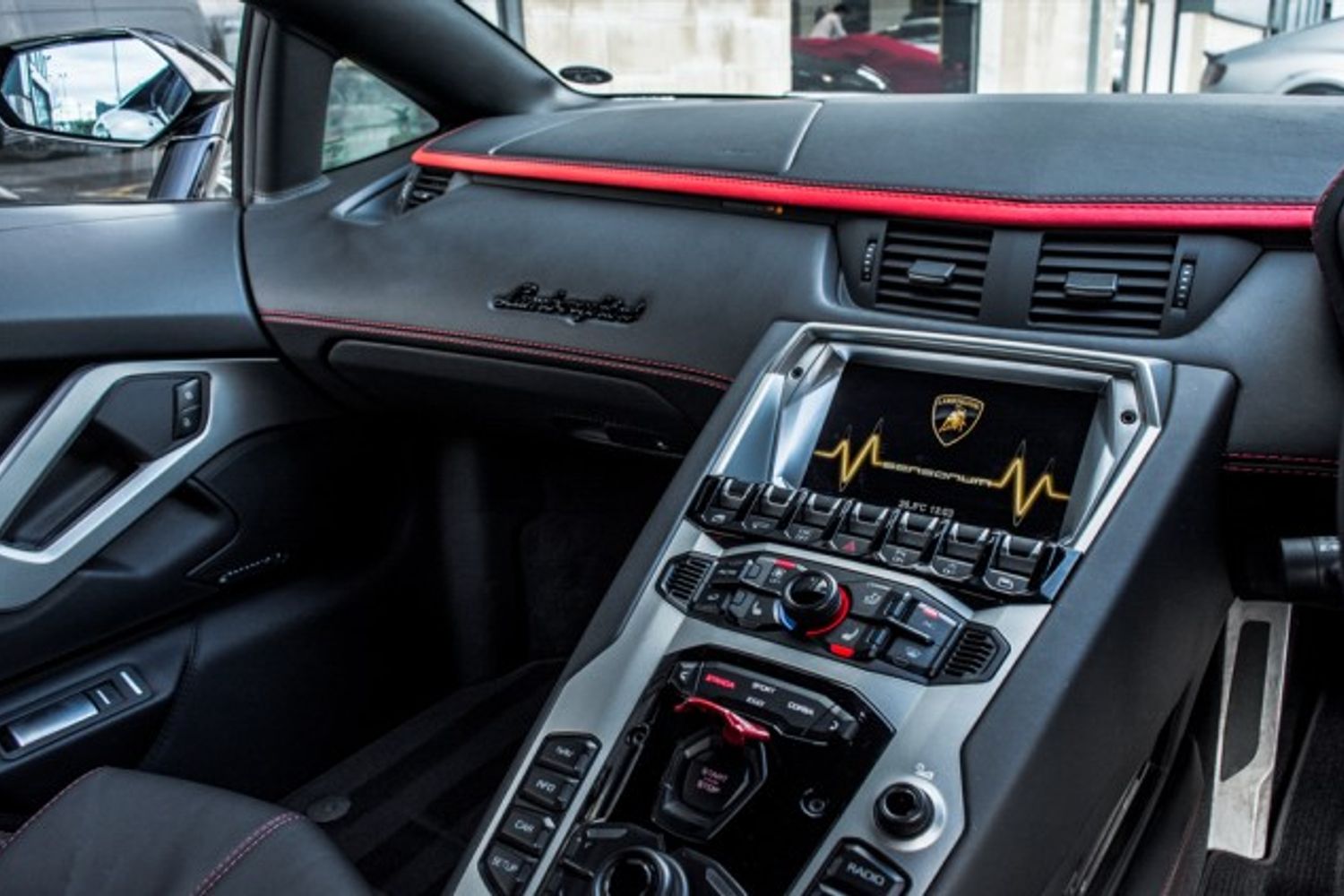 LAMBORGHINI AVENTADOR COUPE 6.5 LP 740-4 S 2DR SEMI AUTOMATIC