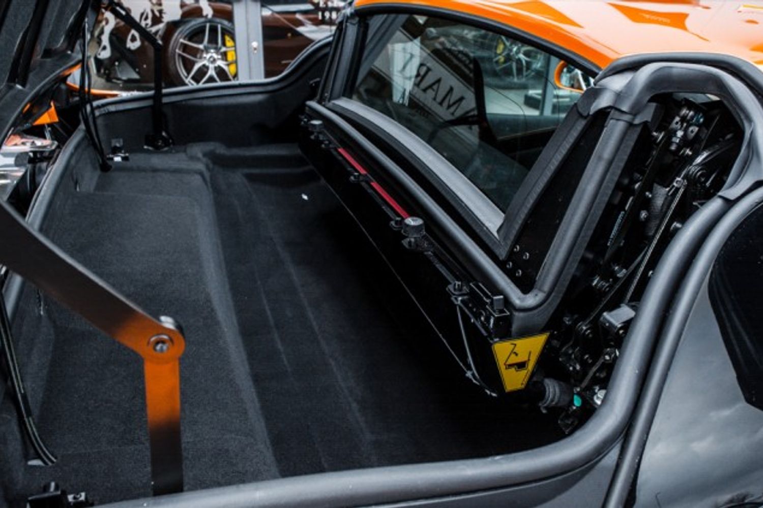 MCLAREN 570S CONVERTIBLE 3.8 V8 SSG 2DR SEMI AUTOMATIC