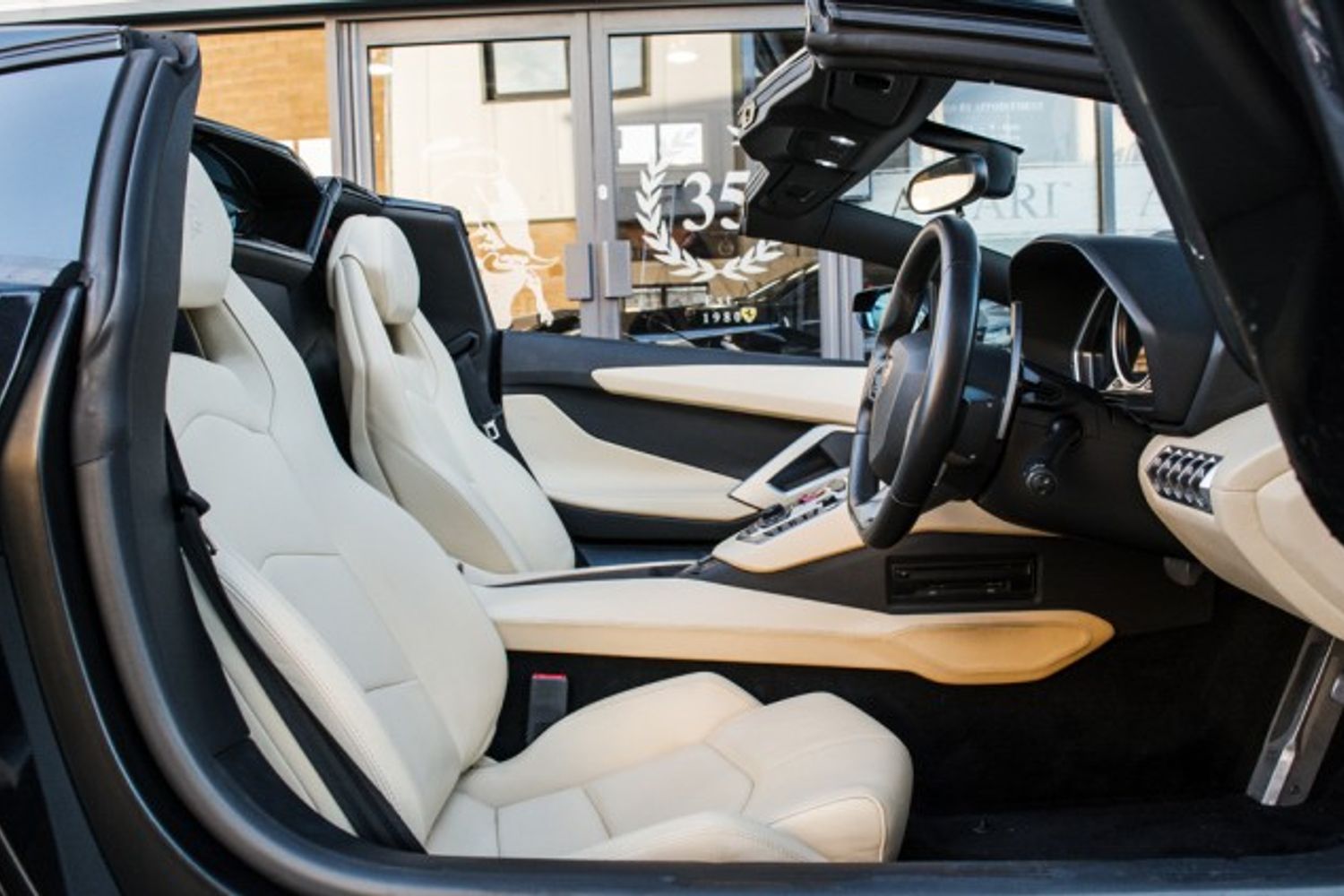 LAMBORGHINI AVENTADOR CONVERTIBLE 6.5 LP 700-4 ROADSTER 2DR SEMI AUTOMATIC