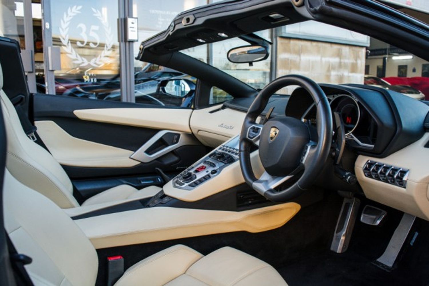 LAMBORGHINI AVENTADOR CONVERTIBLE 6.5 LP 700-4 ROADSTER 2DR SEMI AUTOMATIC