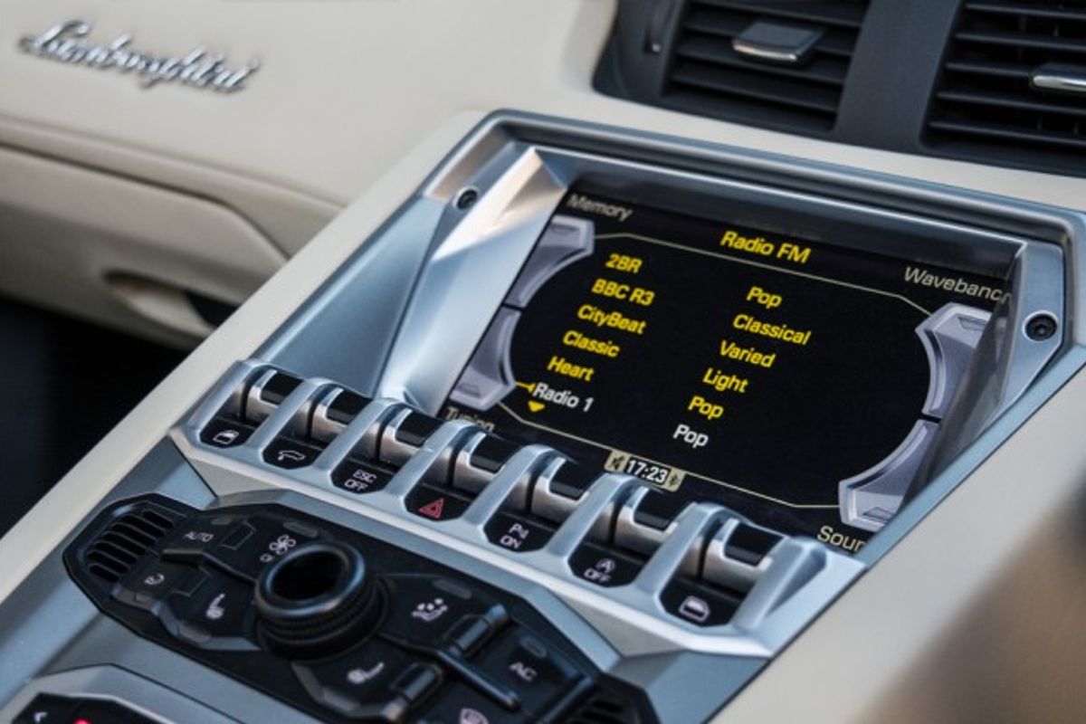LAMBORGHINI AVENTADOR CONVERTIBLE 6.5 LP 700-4 ROADSTER 2DR SEMI AUTOMATIC