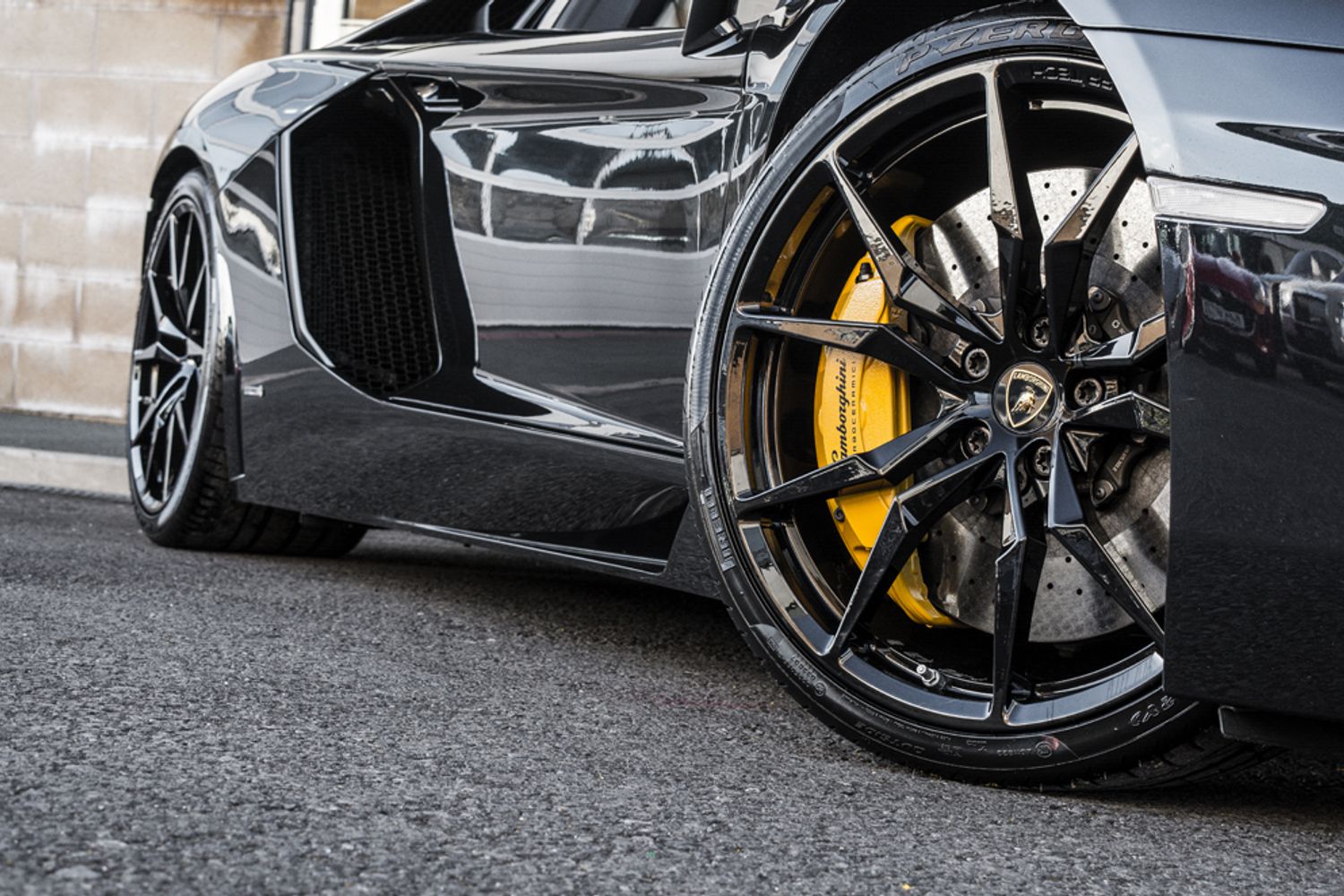 LAMBORGHINI AVENTADOR CONVERTIBLE 6.5 LP 700-4 ROADSTER 2DR SEMI AUTOMATIC