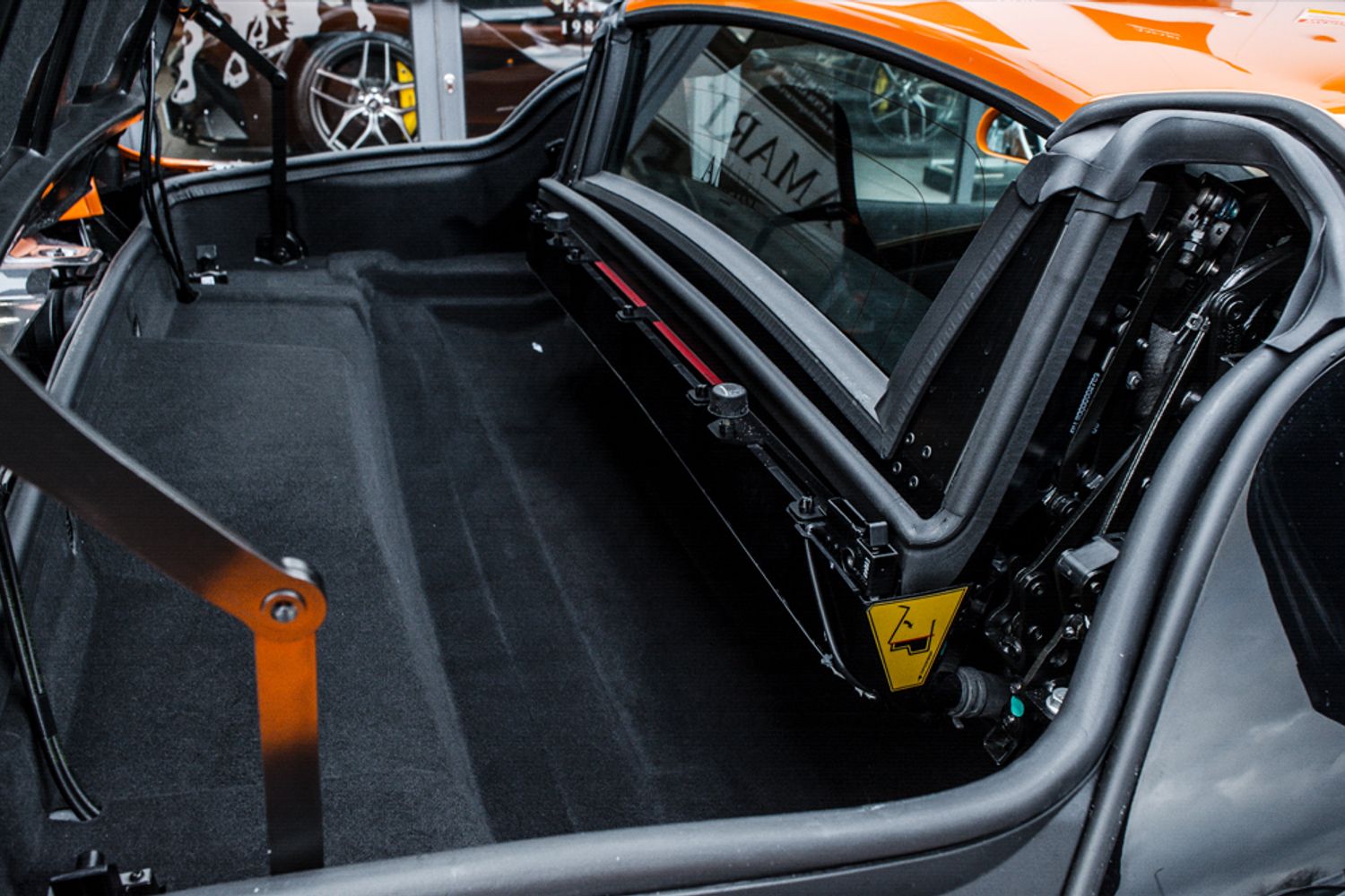 MCLAREN 570S CONVERTIBLE 3.8 V8 SSG 2DR SEMI AUTOMATIC