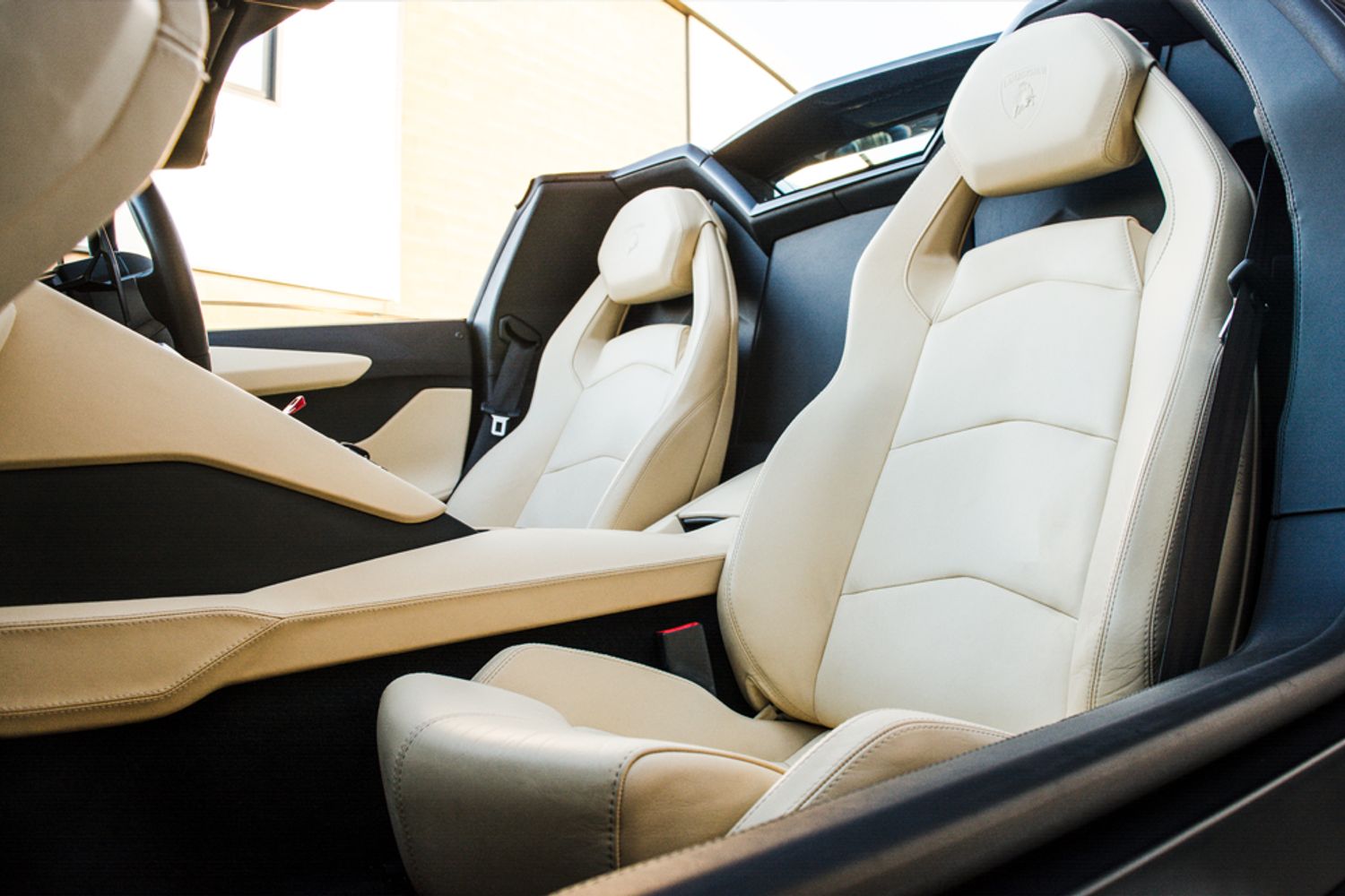 LAMBORGHINI AVENTADOR CONVERTIBLE 6.5 LP 700-4 ROADSTER 2DR SEMI AUTOMATIC