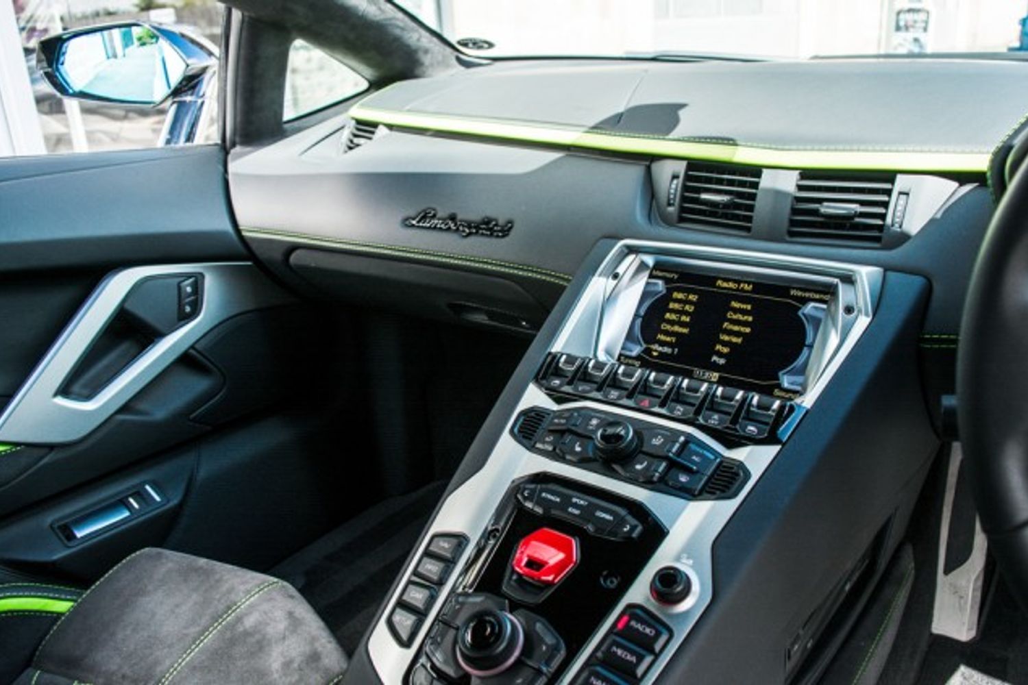 LAMBORGHINI AVENTADOR COUPE 6.5 LP 740-4 S 2DR SEMI AUTOMATIC