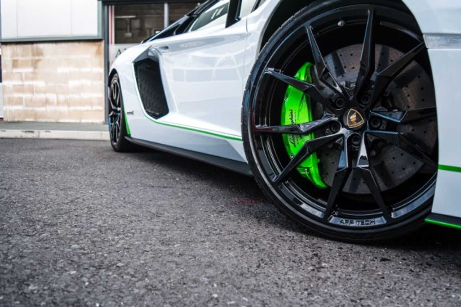 LAMBORGHINI AVENTADOR COUPE 6.5 LP 740-4 S 2DR SEMI AUTOMATIC