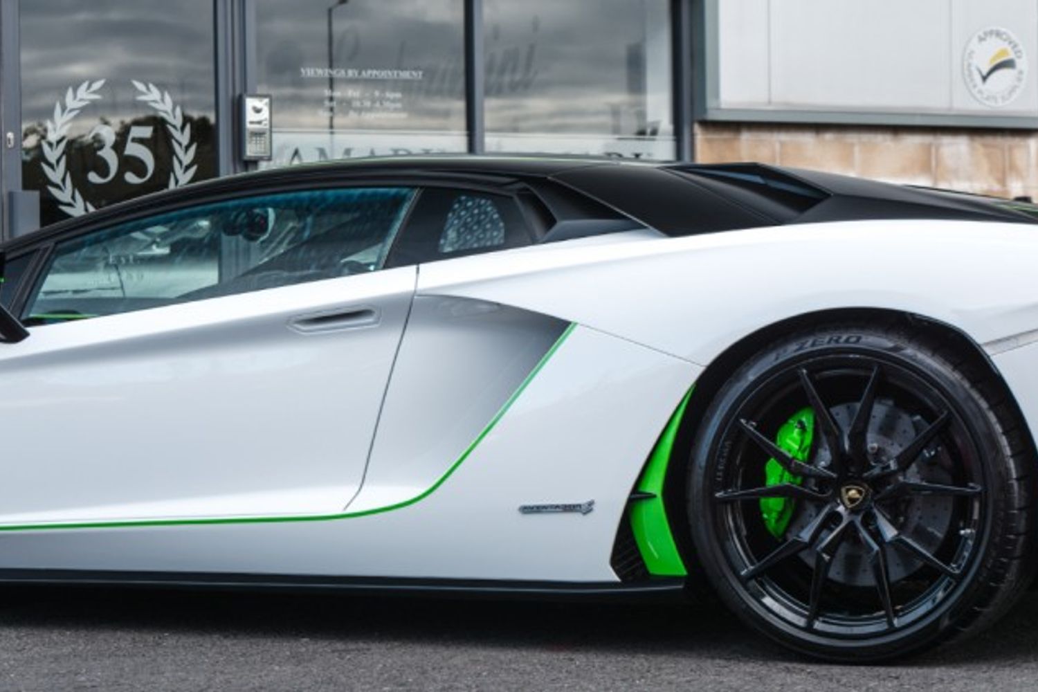 LAMBORGHINI AVENTADOR COUPE 6.5 LP 740-4 S 2DR SEMI AUTOMATIC