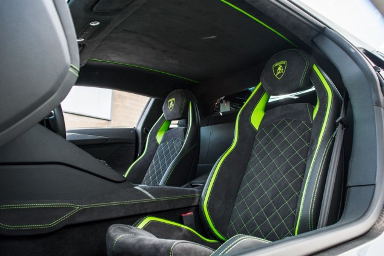 LAMBORGHINI AVENTADOR COUPE 6.5 LP 740-4 S 2DR SEMI AUTOMATIC