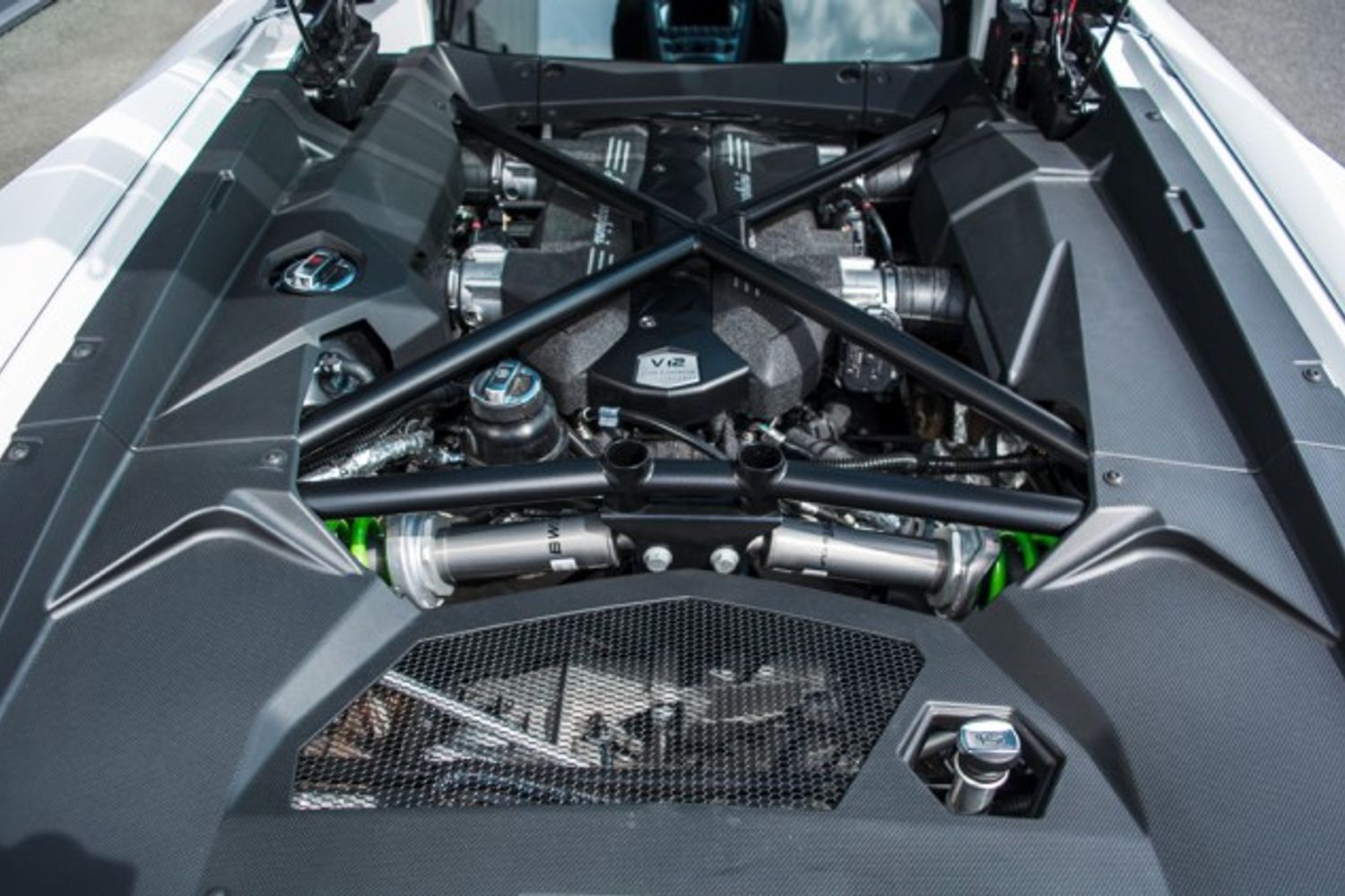 LAMBORGHINI AVENTADOR COUPE 6.5 LP 740-4 S 2DR SEMI AUTOMATIC
