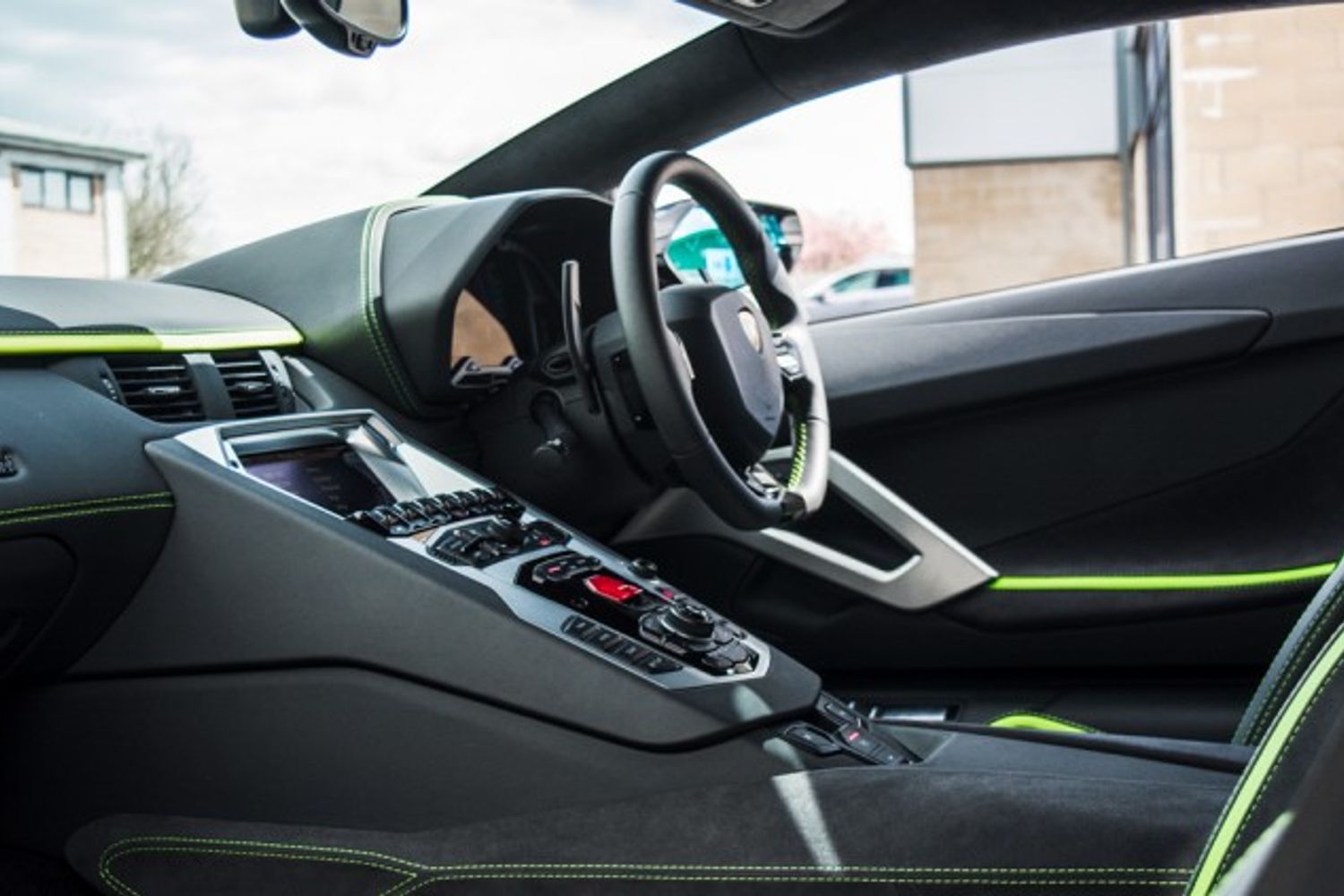 LAMBORGHINI AVENTADOR COUPE 6.5 LP 740-4 S 2DR SEMI AUTOMATIC