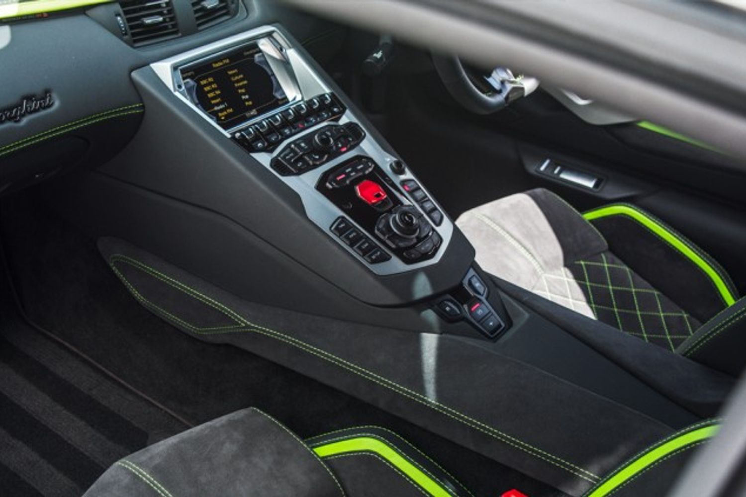 LAMBORGHINI AVENTADOR COUPE 6.5 LP 740-4 S 2DR SEMI AUTOMATIC