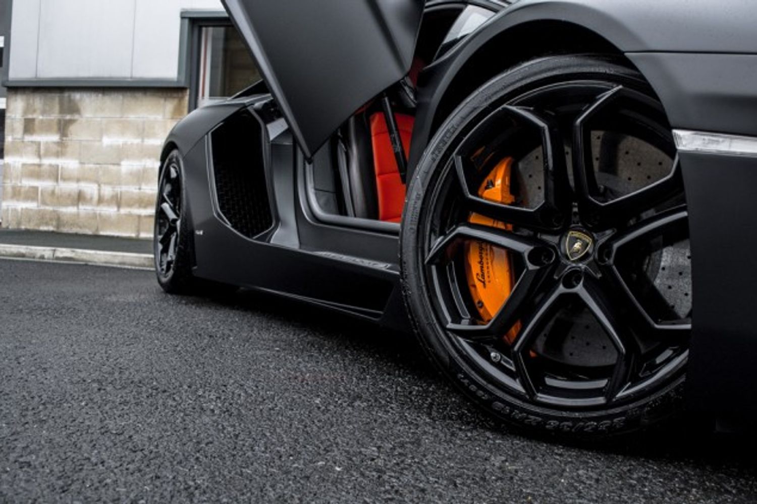 LAMBORGHINI AVENTADOR COUPE 6.5 V12 2DR SEMI AUTOMATIC