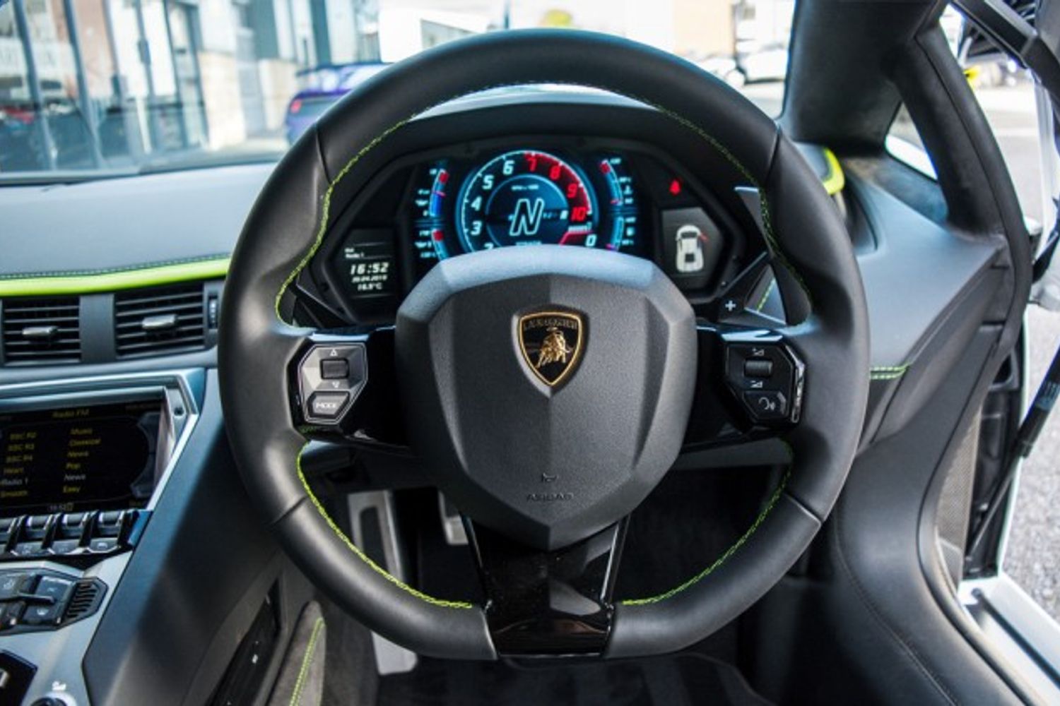 LAMBORGHINI AVENTADOR COUPE 6.5 LP 740-4 S 2DR SEMI AUTOMATIC