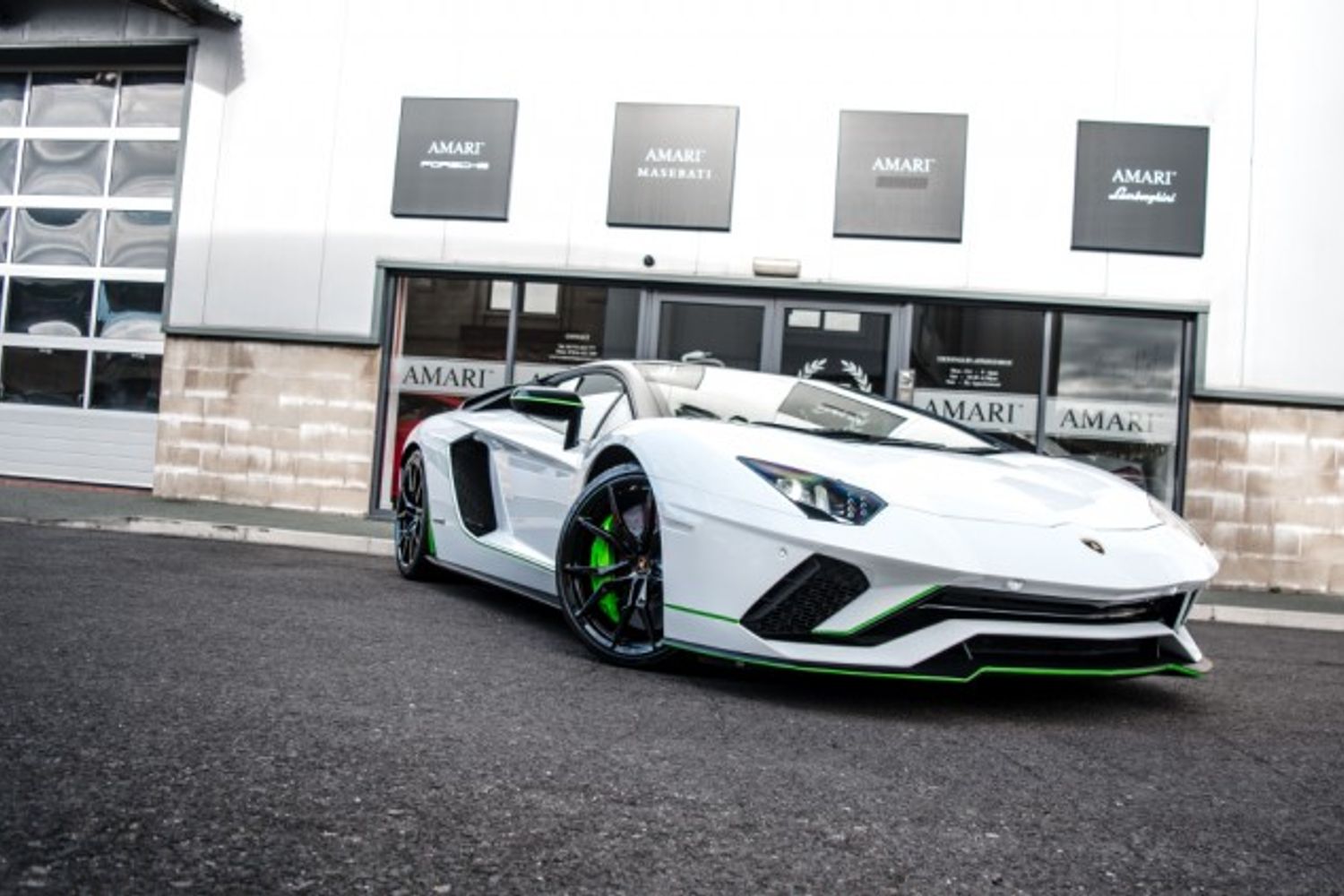 LAMBORGHINI AVENTADOR COUPE 6.5 LP 740-4 S 2DR SEMI AUTOMATIC