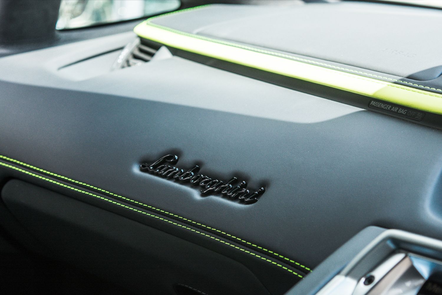 LAMBORGHINI AVENTADOR COUPE 6.5 LP 740-4 S 2DR SEMI AUTOMATIC