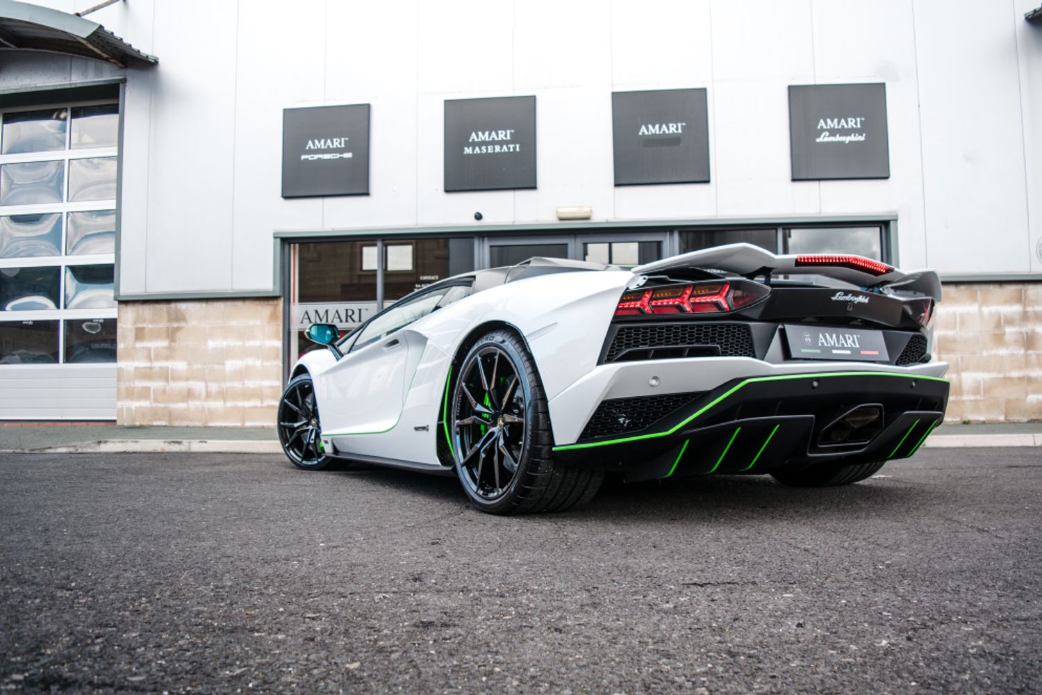 LAMBORGHINI AVENTADOR COUPE 6.5 LP 740-4 S 2DR SEMI AUTOMATIC
