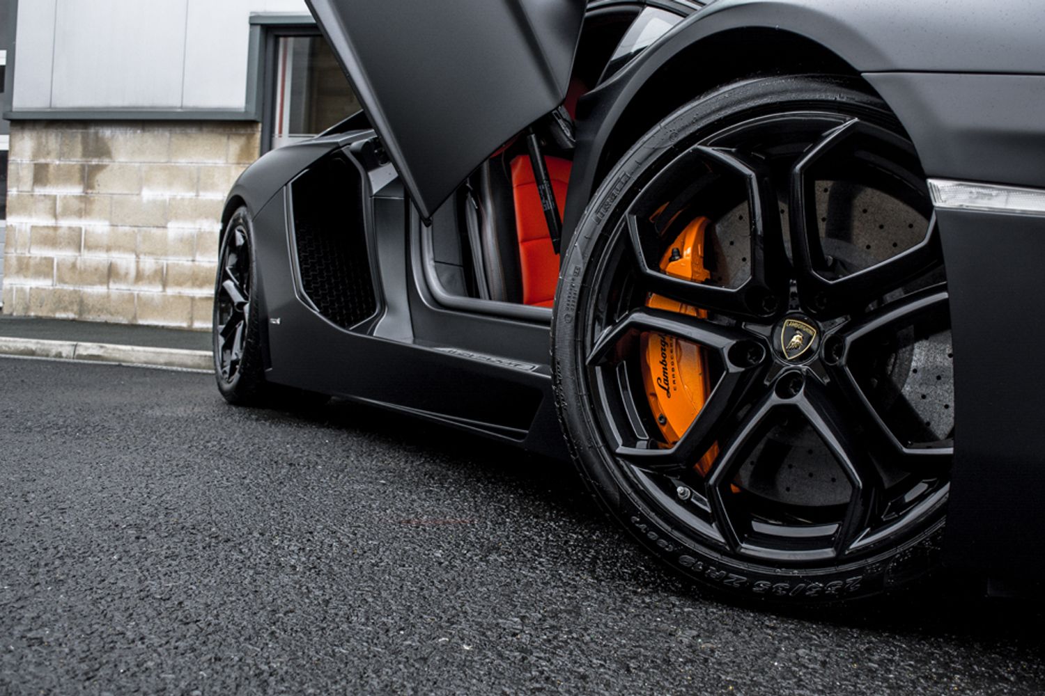 LAMBORGHINI AVENTADOR COUPE 6.5 V12 2DR SEMI AUTOMATIC