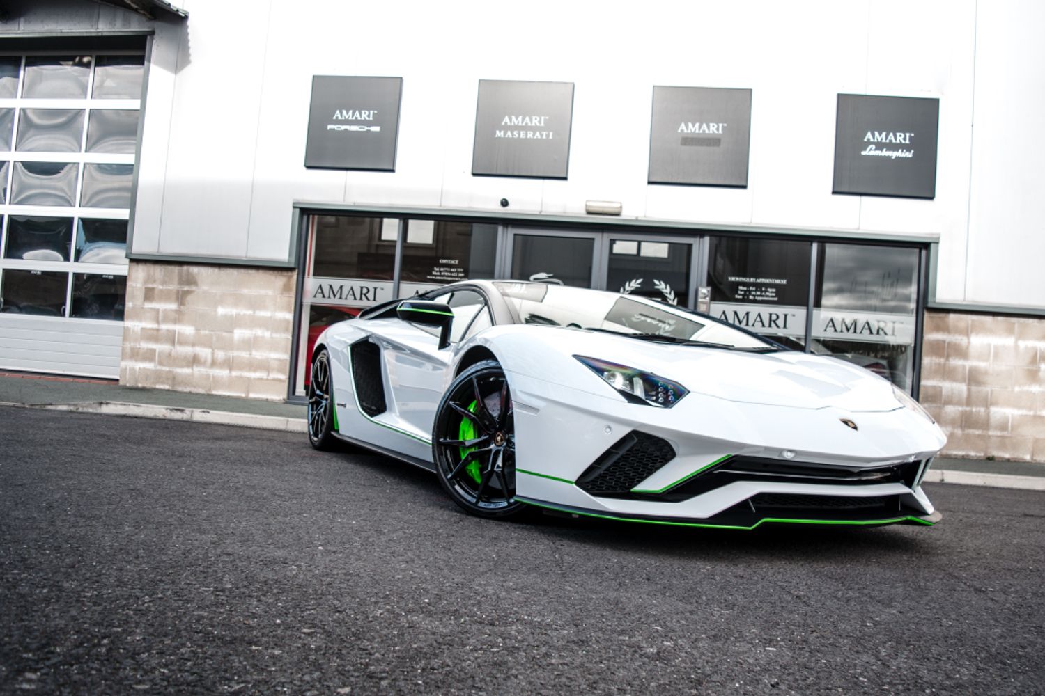 LAMBORGHINI AVENTADOR COUPE 6.5 LP 740-4 S 2DR SEMI AUTOMATIC