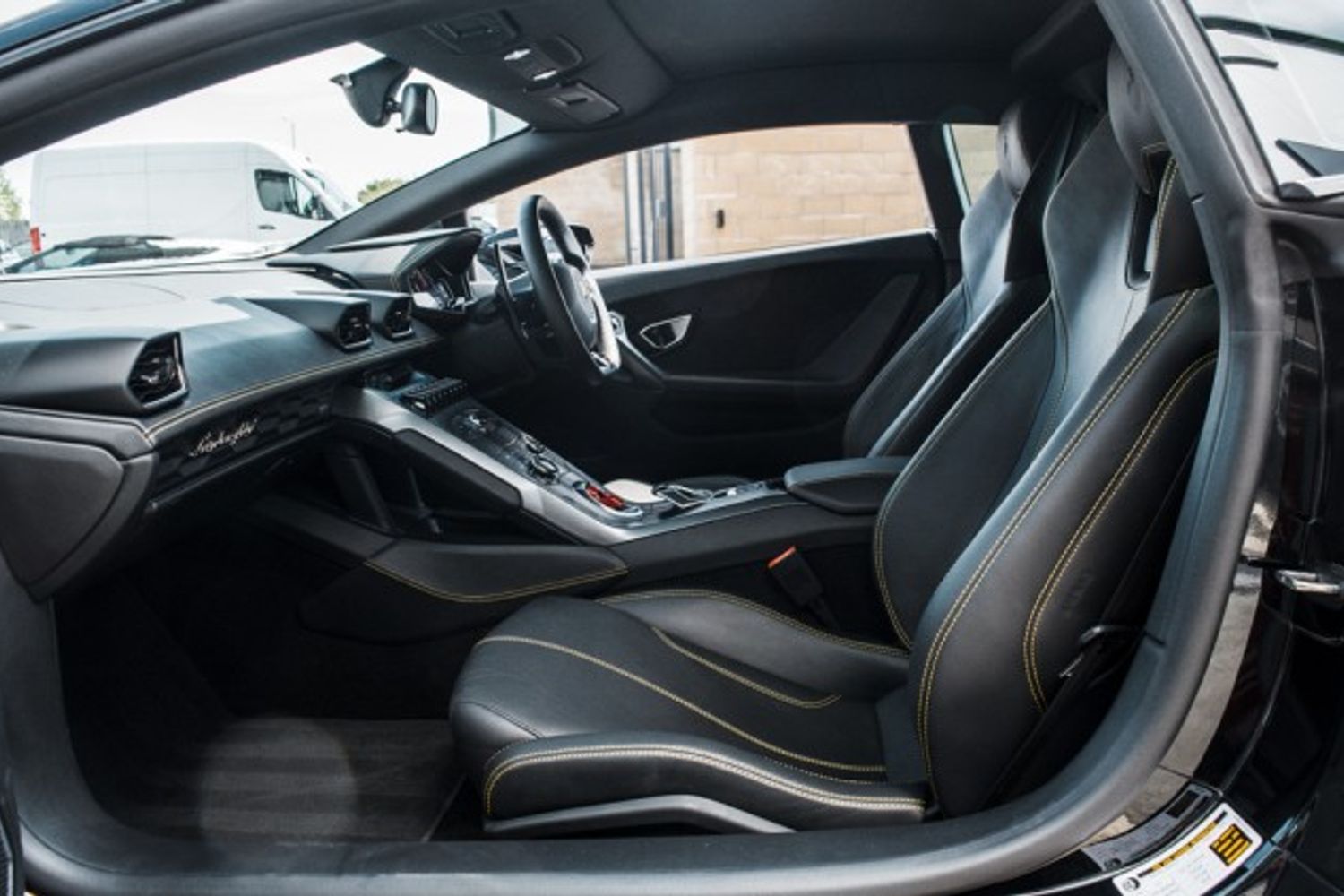 LAMBORGHINI HURACAN COUPE 5.2 LP 610-4 2DR SEMI AUTOMATIC