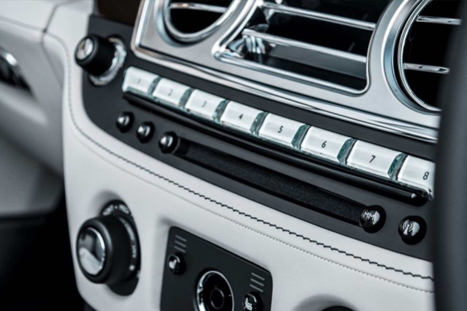 ROLLS-ROYCE DAWN CONVERTIBLE 6.6 V12 2DR AUTOMATIC