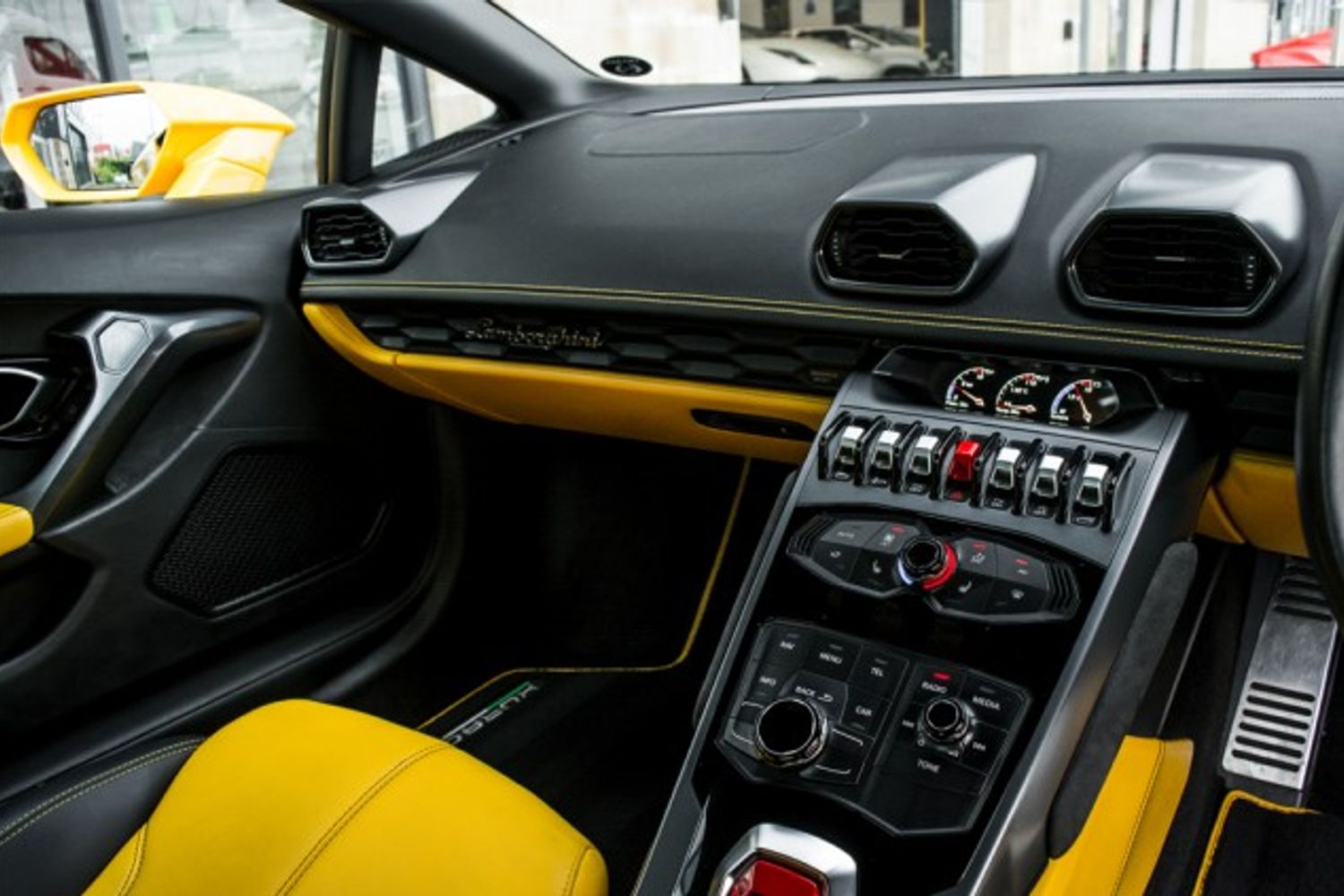LAMBORGHINI HURACAN COUPE 5.2 LP 610-4 2DR SEMI AUTOMATIC
