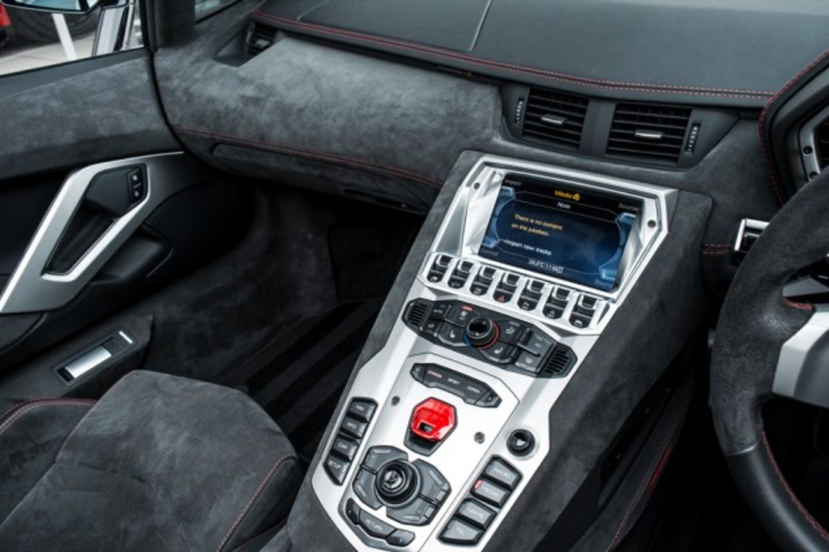 LAMBORGHINI AVENTADOR CONVERTIBLE 6.5 LP 700-4 ROADSTER 2DR SEMI AUTOMATIC